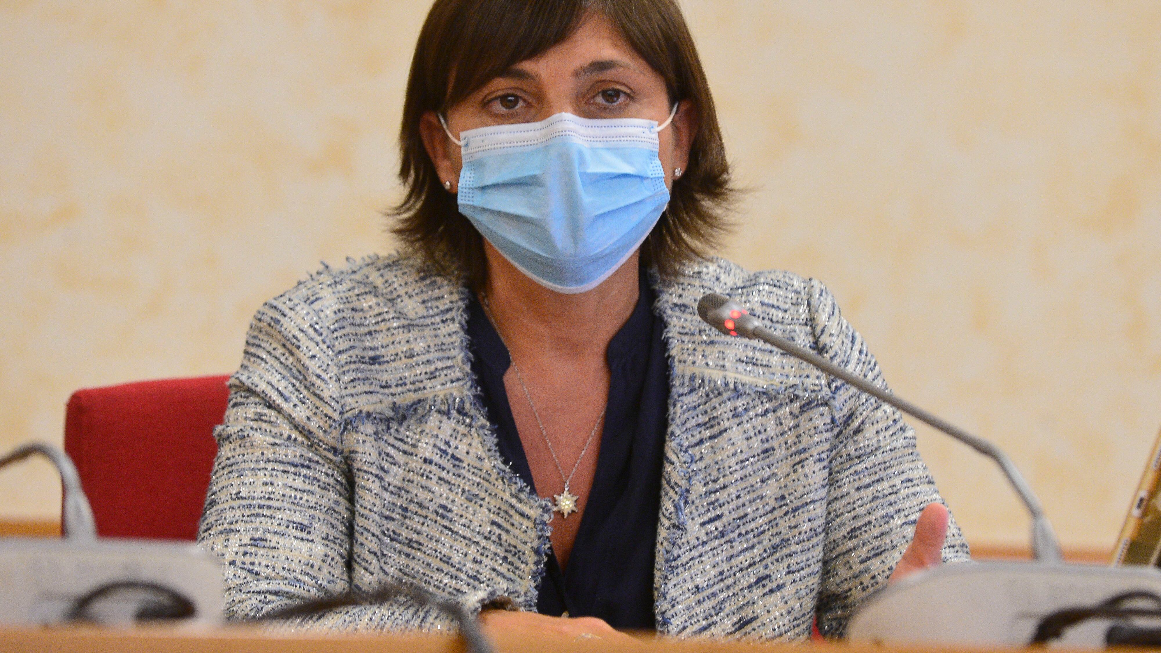 Le mosse del Pd disperato: rinvio del voto e stop al Cav