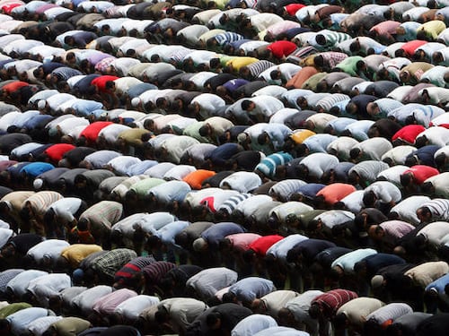 Islamici pregano nei capannoni, il Tar: "Nessuna irregolarità"