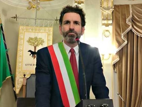 Lecce, si dimette il sindaco Salvemini