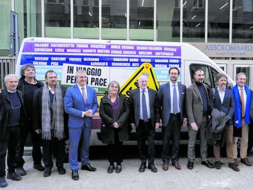 La Carovana della Pace ad Assolombarda. "L'economia della guerra erode l'umanità"