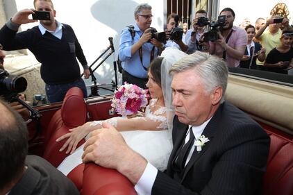 La figlia Katia si sposa e Carletto si commuove 1