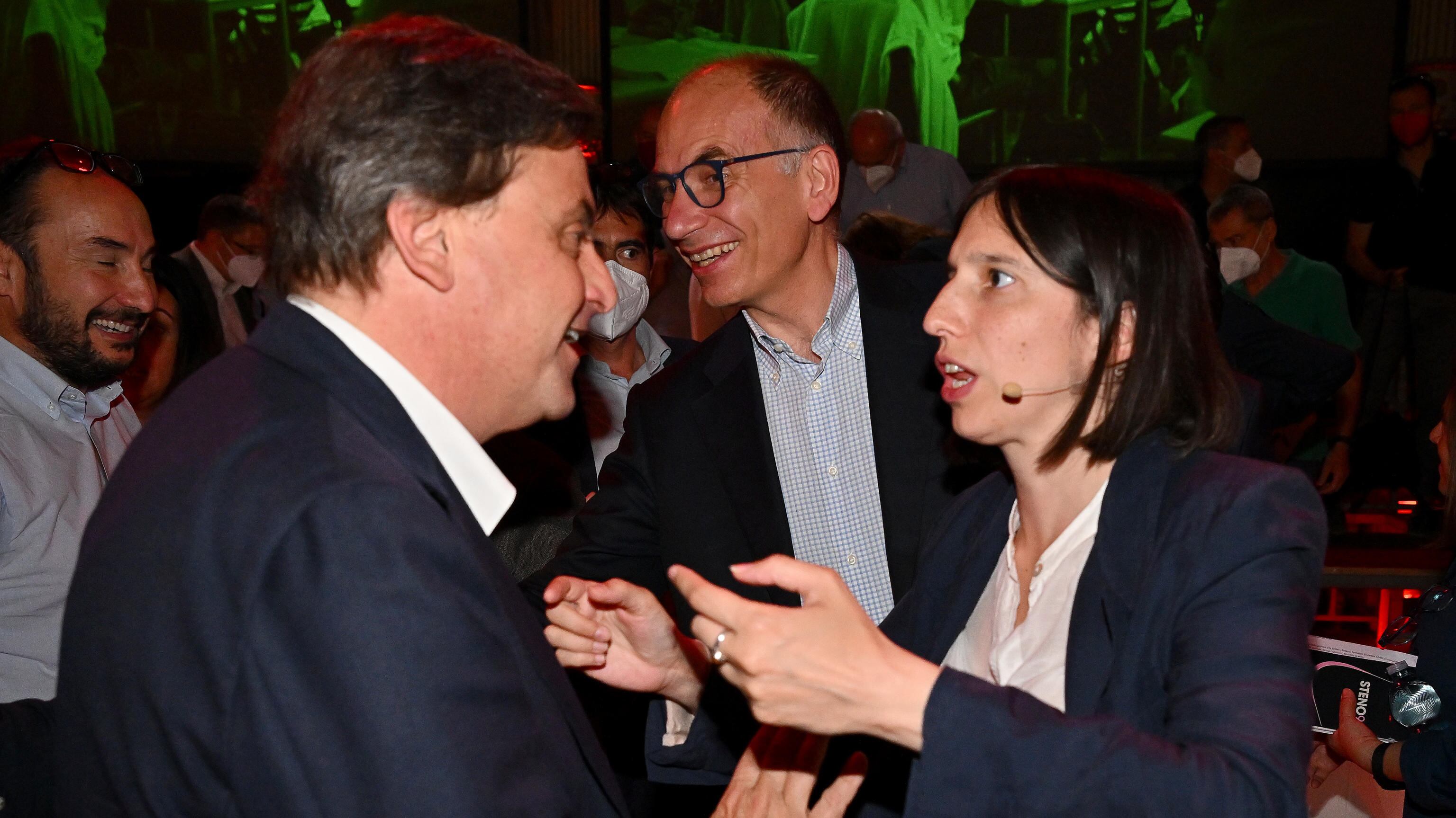 Azione prepara il terreno per l'alleanza con il Pd