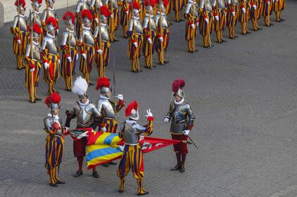 Le nuove guardie svizzere giurano in Vaticano 7