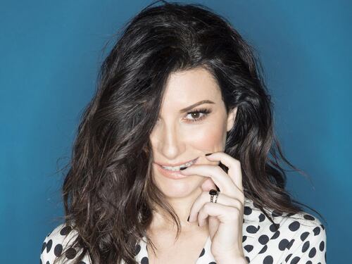 Pausini, l'"abbraccio" kolossal che farà il giro del mondo