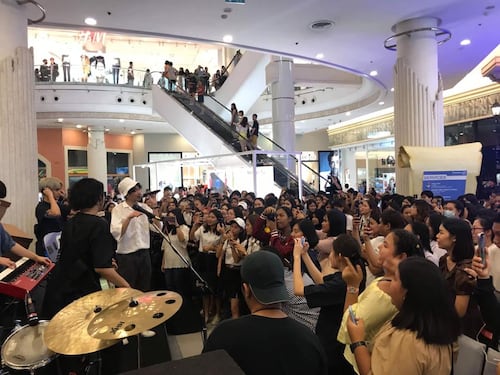 Bangkok, italiano si getta dal sesto piano di un centro commerciale