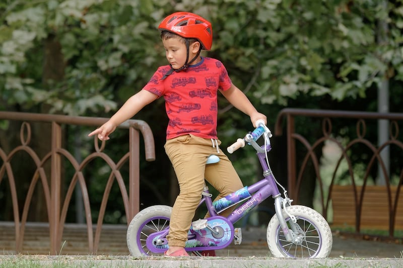 Bambino in bicicletta