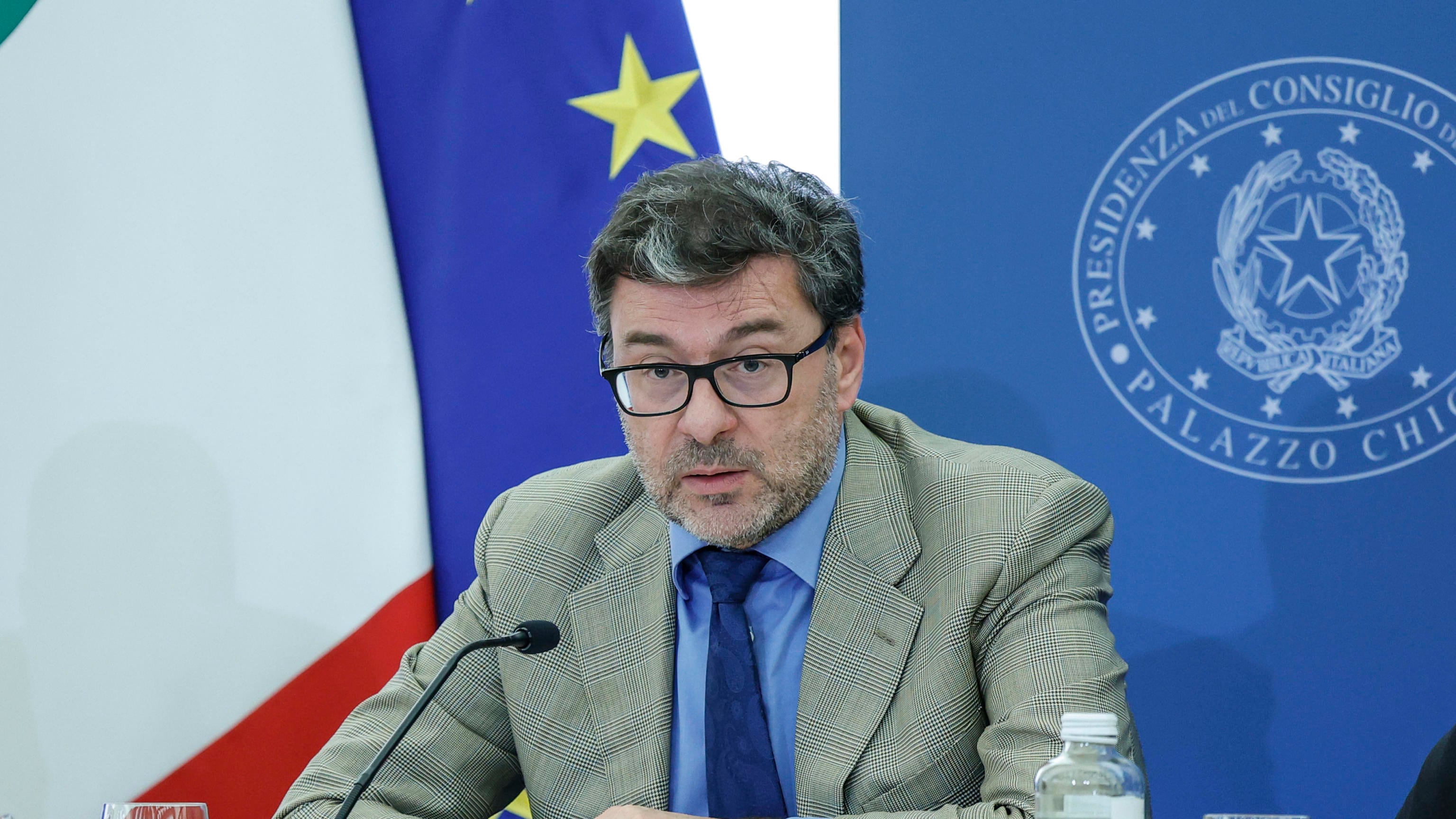 In manovra il tetto al Pos sopra i 60 euro. Evasione fiscale, l'altolà di Mattarella