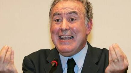 Santoro sfrutta le minorenni per infangare Berlusconi