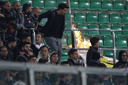 Alta tensione al Barbera: Palermo-Lazio sospesa più volte 6