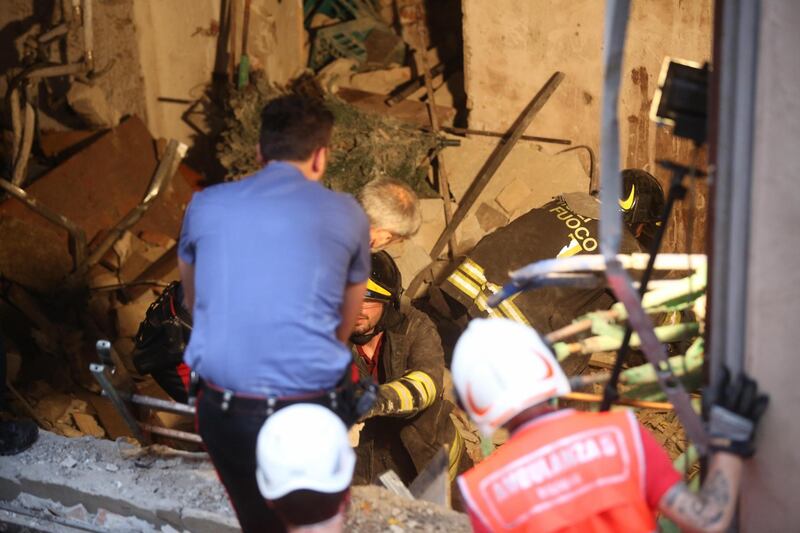 Bologna, esplosione in centro: sventrato un ristorante giapponese 2