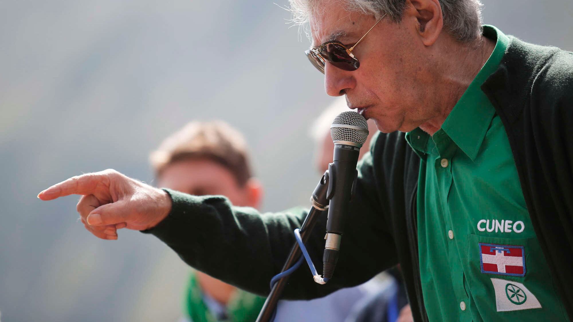 Lega, Bossi ha presentato la candidatura alla segreteria