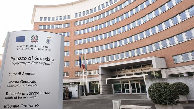 Curava i tumori con erbe e camomilla: santone condannato a tre anni