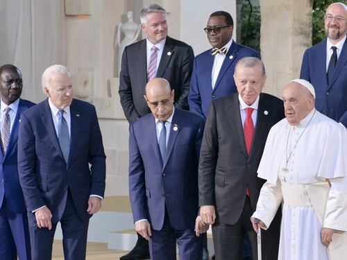 Prima volta del Papa al G7. "L'IA sia al servizio dell'uomo"