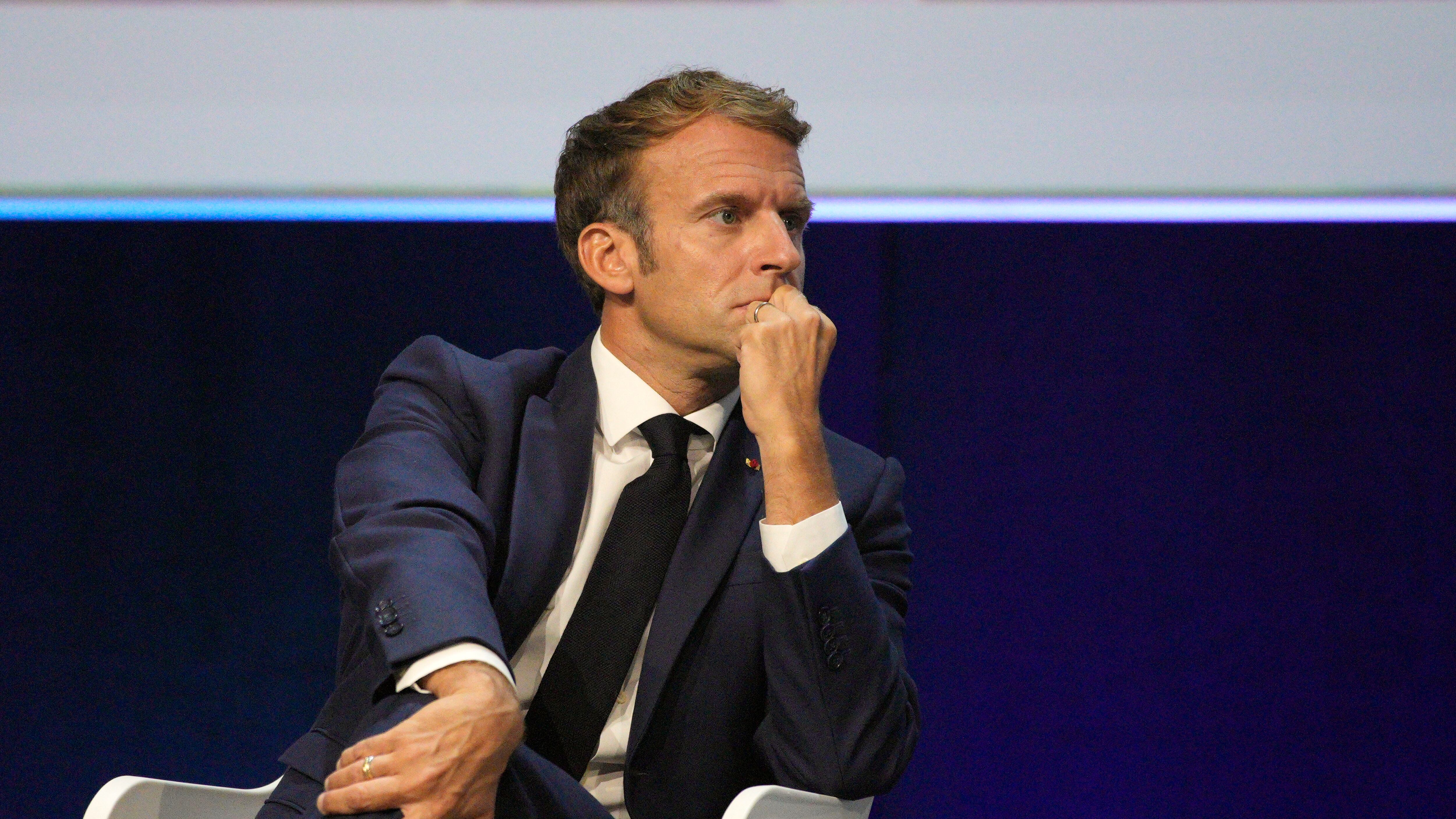 Macron sui sottomarini fa l'offeso con Biden. "Dovevate informarci"
