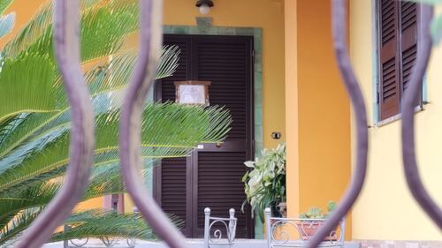 Coppia trovata morta nel Napoletano: i carabinieri sul posto 4