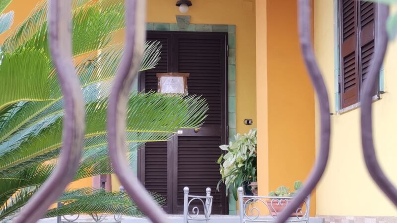 Coppia trovata morta nel Napoletano: i carabinieri sul posto 4