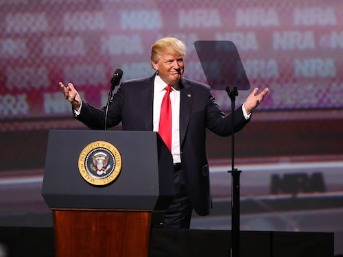 Trump celebra i 100 giorni: "Il mio messaggio è arrivato"
