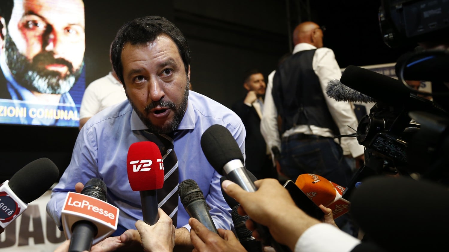 E Salvini zittisce Toscani: "Ti compatisco"