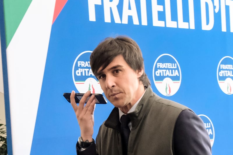 Lavitola sì, ma Signorelli no. La crociata contro il portavoce