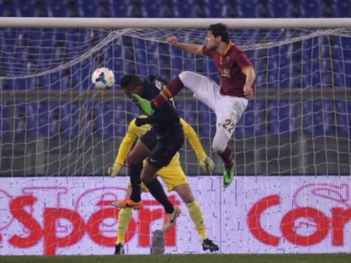 Roma e Inter non si fanno male. L'arbitro non vede pugni e rigori