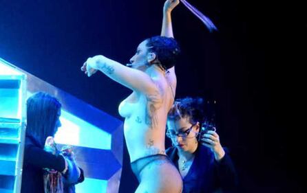 Topless per l'estate 2016, le vip più sexy 51