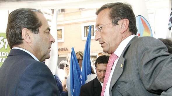 Sono fuori dalla politica, ma con le tasche piene grazie al vitalizio: da Fini a Di Pietro
