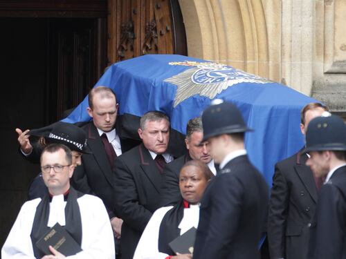 Londra, i funerali dell'agente ucciso durante l'attentato a Westminster