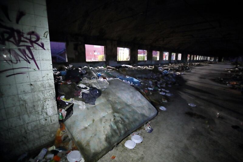 Roma, lo sgombero della fabbrica occupata da più di 500 migranti 1