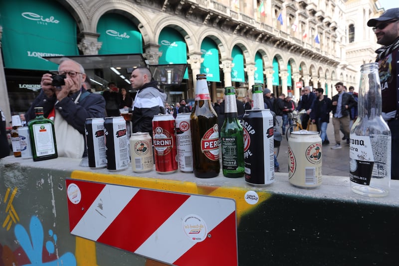 Milano, birra a fiumi per i tifosi tedeschi dell'Eintracht 2