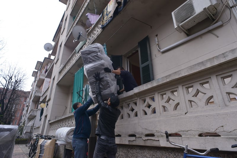 Perquisizioni e sgomberi della polizia in via Gola 5