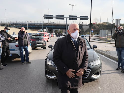 Guai grossi per De Luca e Leoluca Orlando. Ma le inchieste arrivano subito dopo il voto