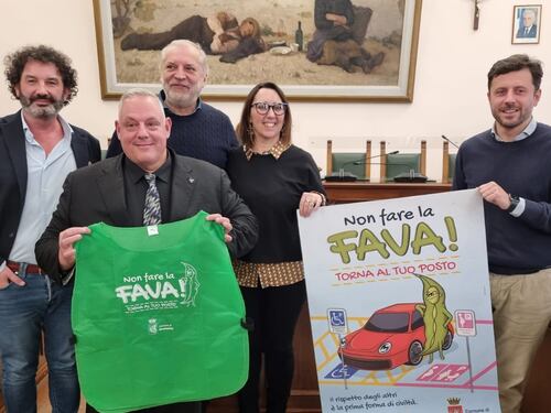 Il suo cognome usato come insulto, cittadina minaccia causa al Comune