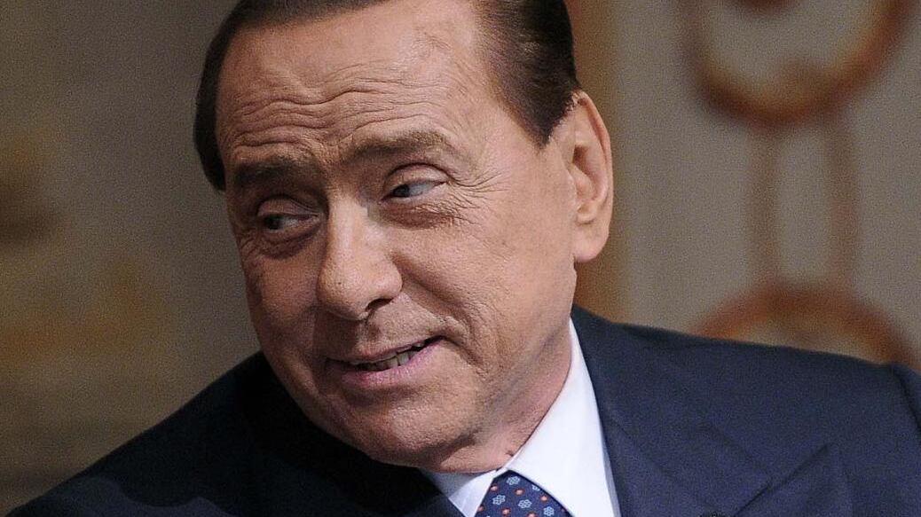 Il Cav prende un mese di pausa per tentare la tregua coi giudici