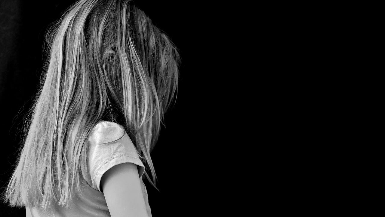 Cosenza, 12enne costretta a girare video hot: arrestato 33enne