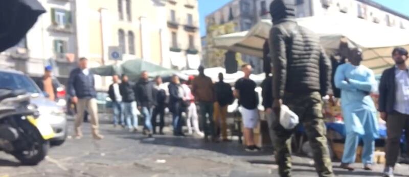 Napoli, quando è la camorra a sgomberare gli abusivi del "mercato della monnezza" 2
