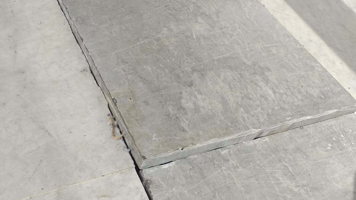Danneggiati i marmi della Galleria Umberto I di Napoli