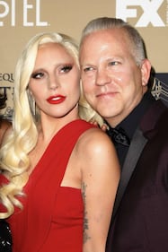 Lady Gaga, spacco mozzafiato e baci al fidanzato sul red carpet 42