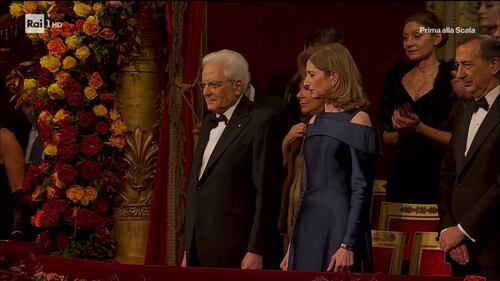 Applausi per Mattarella alla prima della Scala 3