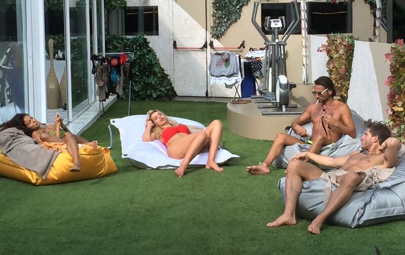 Pamela Prati e Valeria Marini: amiche sexy al Grande Fratello Vip 16