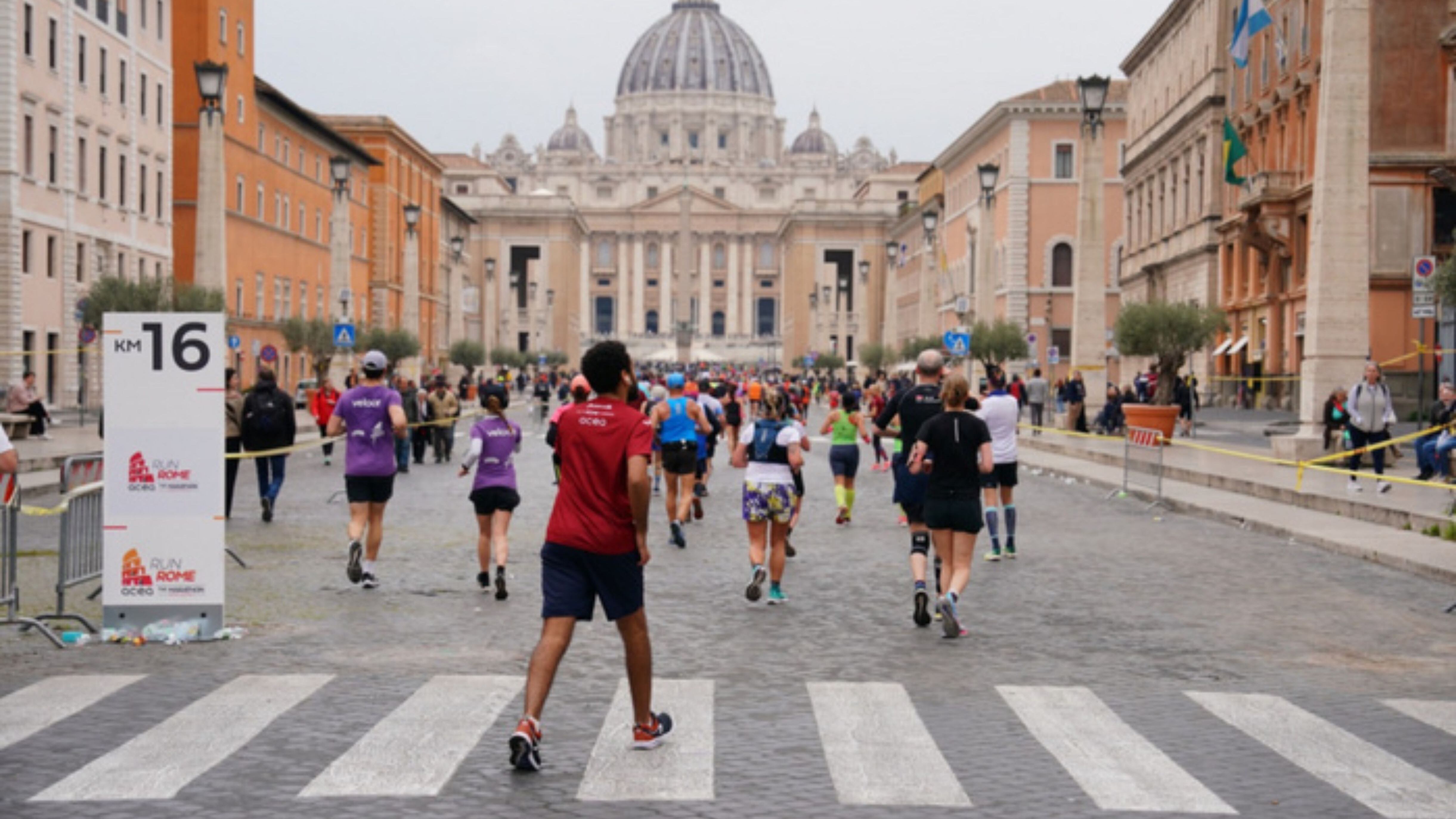 Acea Run Rome, domenica 42 secondi di silenzio per il Papa