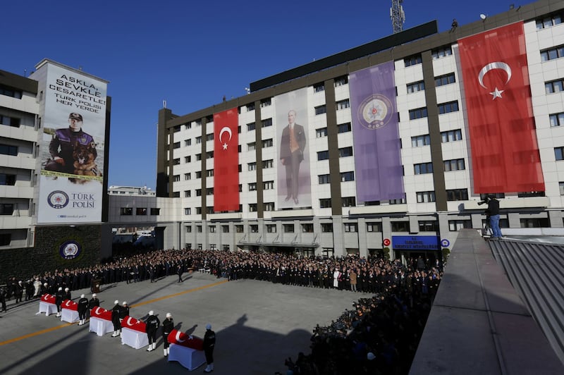 A Istanbul i funerali degli ufficiali uccisi 1