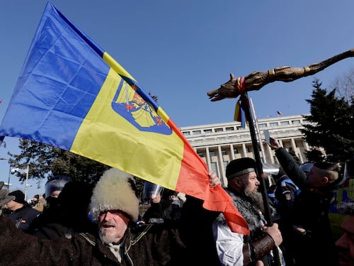 La lunga mano russa sull'Europa. In Romania lascia il presidente e la Polonia investe sulla Difesa