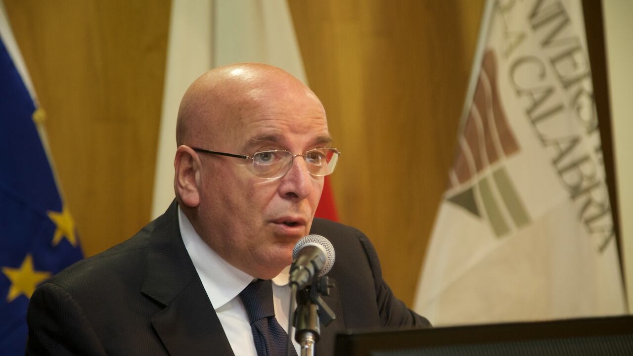 Calabria, Oliverio dalla parte delle sardine: “Scegliamo insieme il candidato"