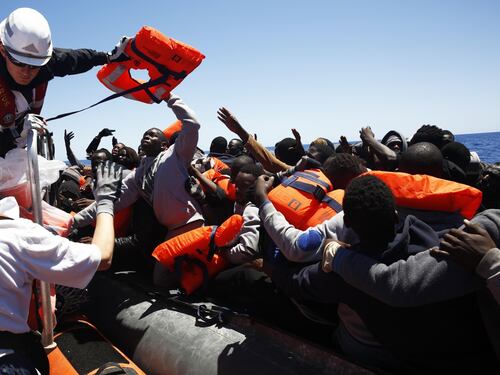I pm di Milano accolgono tutti: "Migranti poveri come rifugiati"