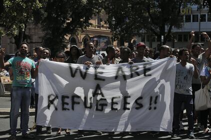 Roma, tensioni durante lo sgombero dei migranti abusivi 14