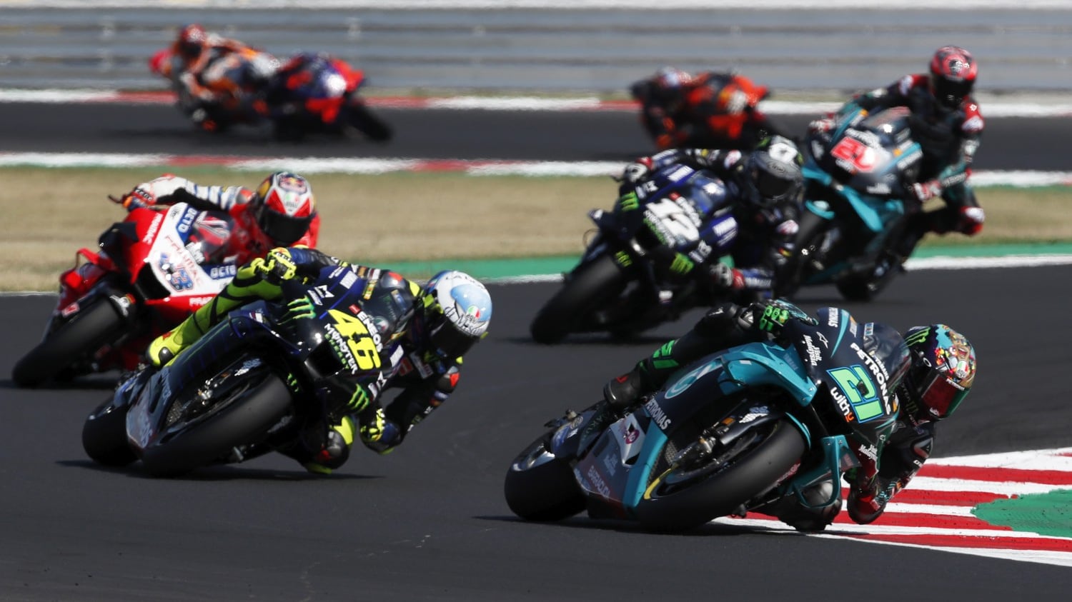 Motogp, beffa finale per Rossi. A Misano prima gioia per Morbidelli