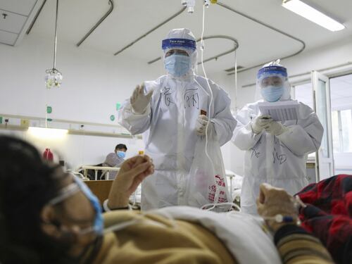 Il sacrificio dei medici cinesi: sei morti a Wuhan