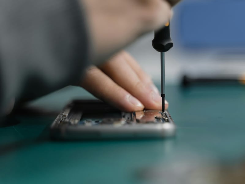 Elettrodomestici e smartphone, cambiano le regole per le riparazioni: quali sono le novità