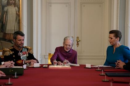 La regina Margrethe abdica. Sale al trono Re Frederik X 17