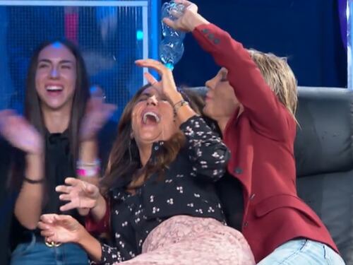 "Vendetta, che fi...", gavettone in studio per Maria De Filippi